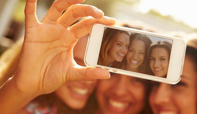 Een grote neus op een selfie